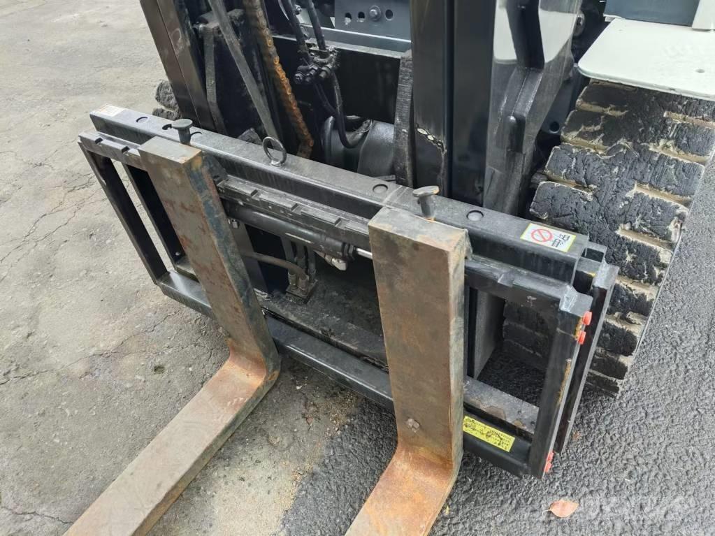 TCM 3t Empilhadores Diesel