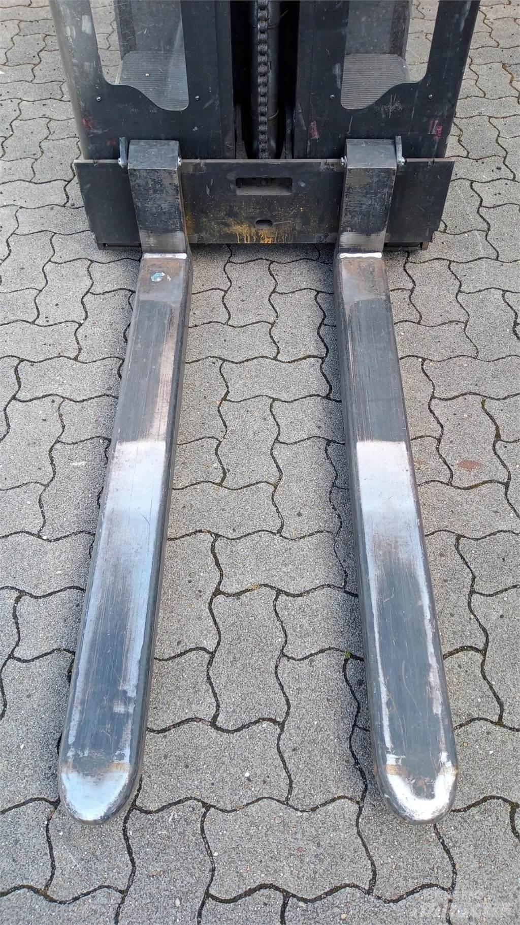 Toyota OSE100 Porta-paletes com plataforma