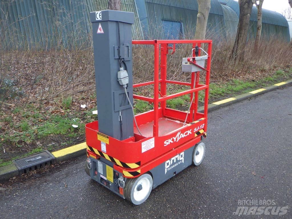 SkyJack SJ12 Plataformas de Mastro Vertical