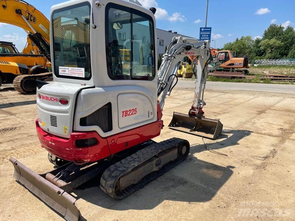 Takeuchi TB225 Mini Escavadoras <7t