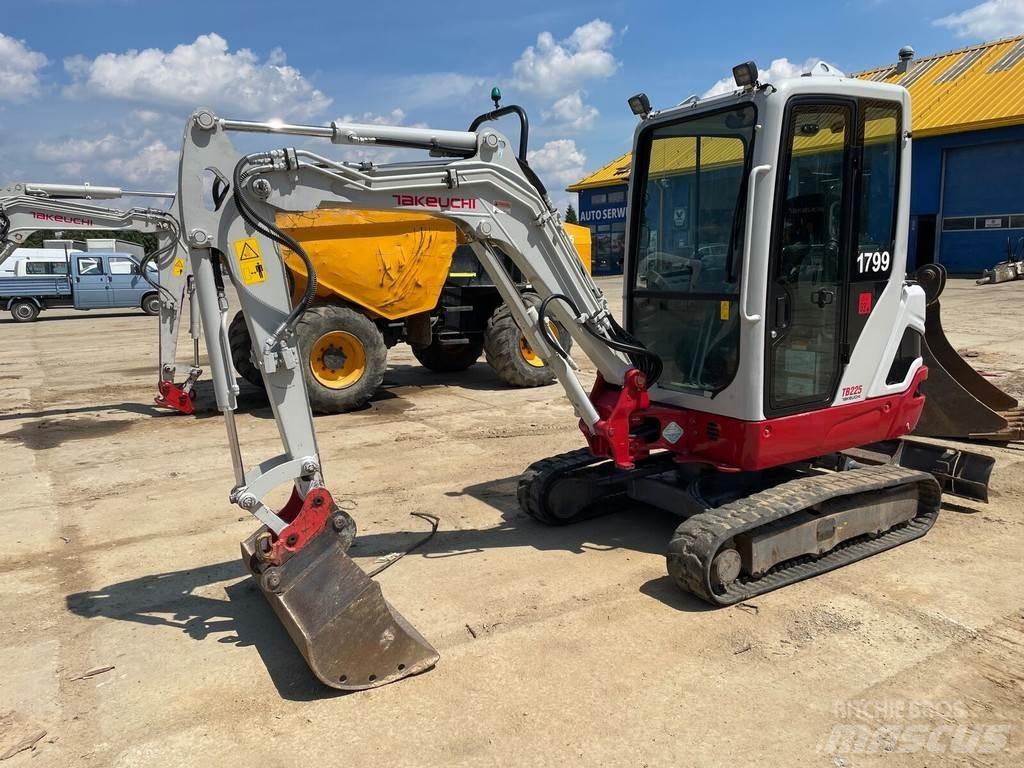 Takeuchi TB225 Mini Escavadoras <7t