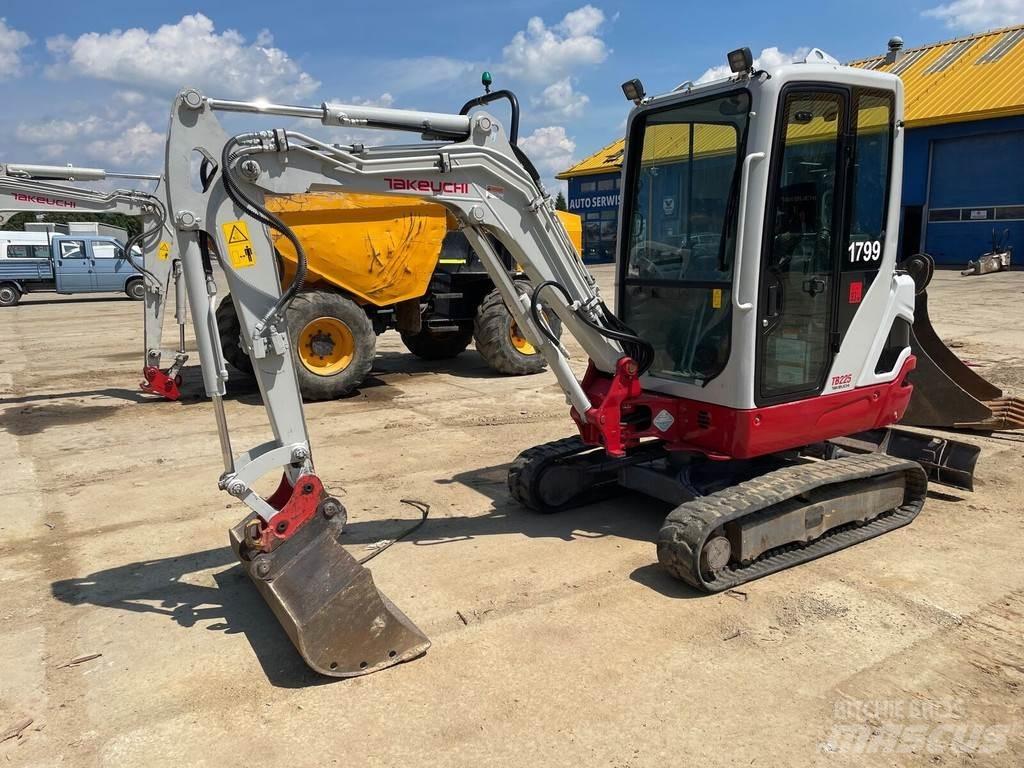 Takeuchi TB225 Mini Escavadoras <7t