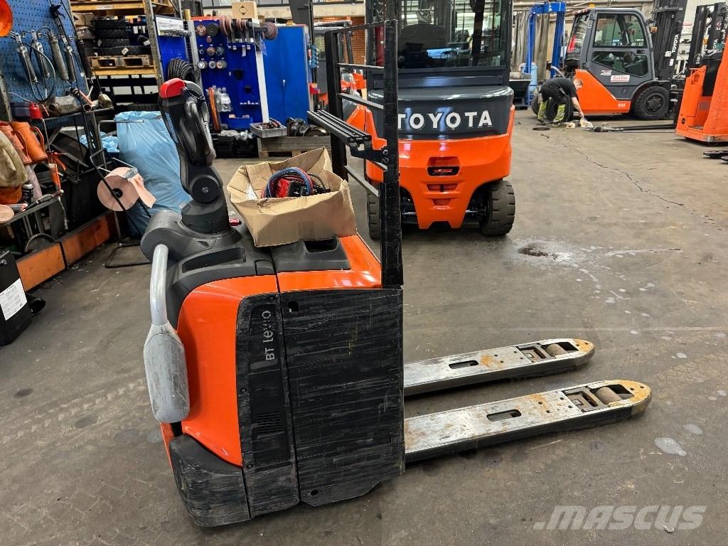 Toyota LPE220 Porta-paletes com plataforma