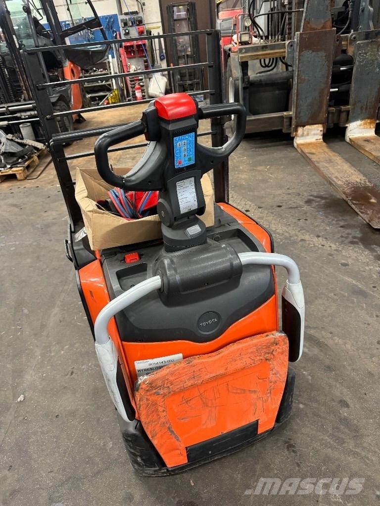 Toyota LPE220 Porta-paletes com plataforma