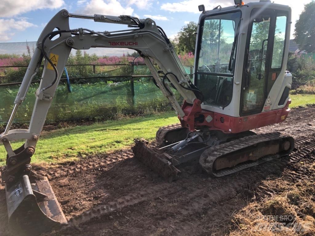 Takeuchi TB 225 Mini Escavadoras <7t