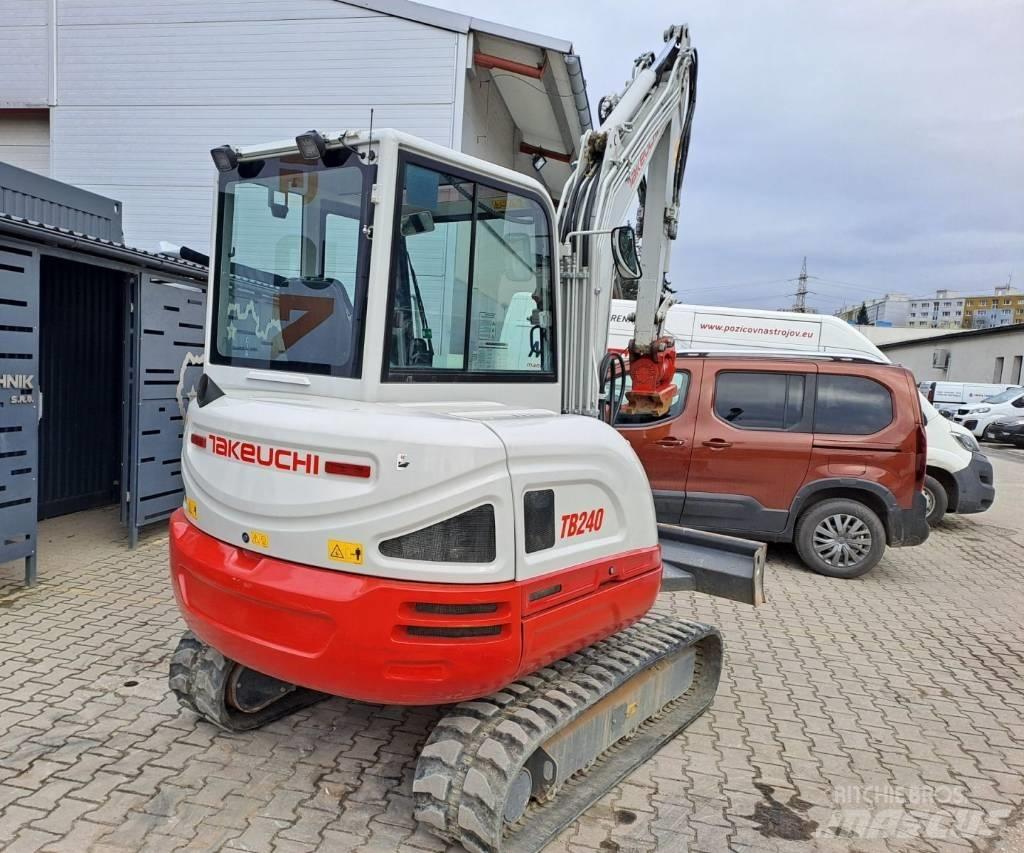 Takeuchi TB 240 Mini Escavadoras <7t