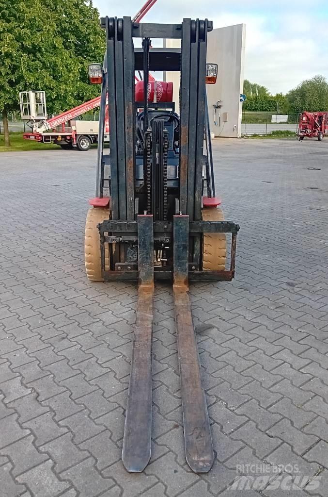 Manitou MI 30 G Empilhadores a gás