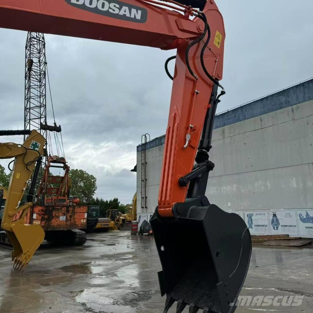 Doosan DX 225 LC Escavadoras de rastos