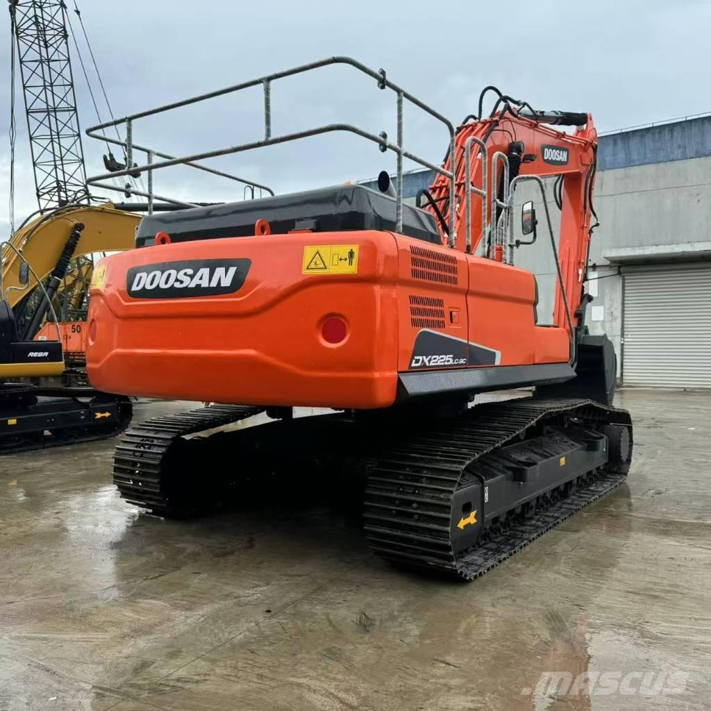 Doosan DX 225 LC Escavadoras de rastos