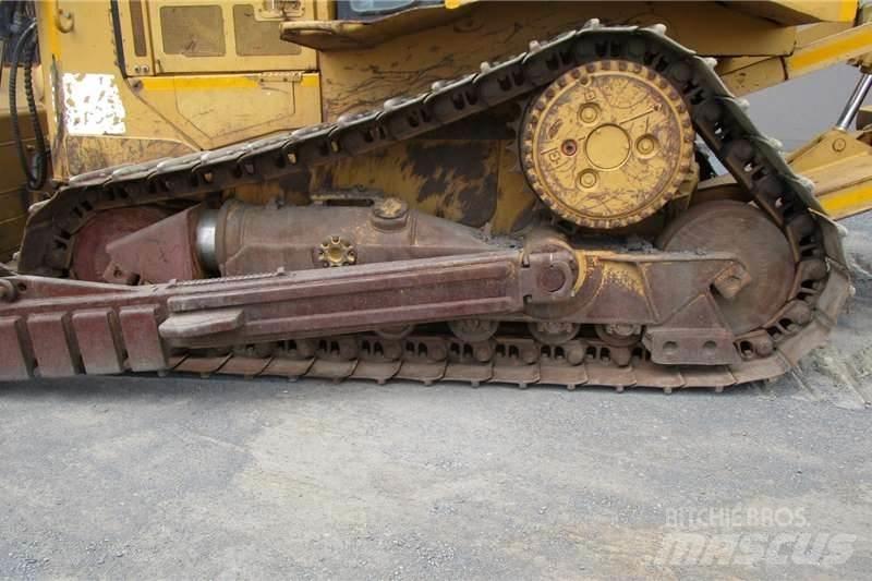 CAT D6R Dozers - Tratores rastos