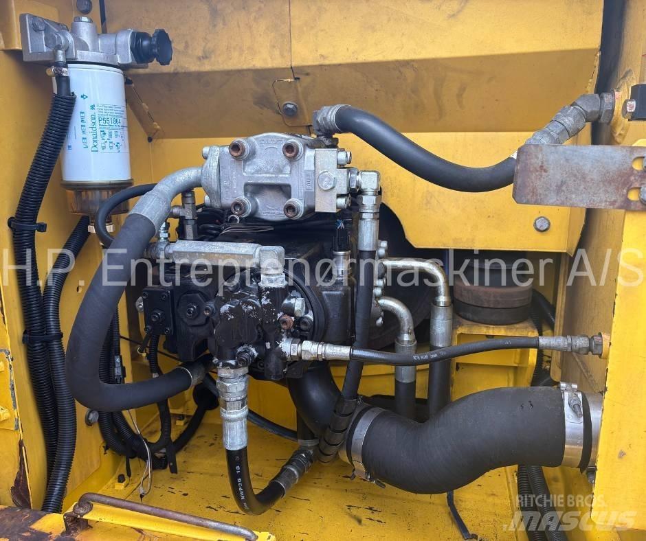 New Holland E 135 B Escavadoras de rastos