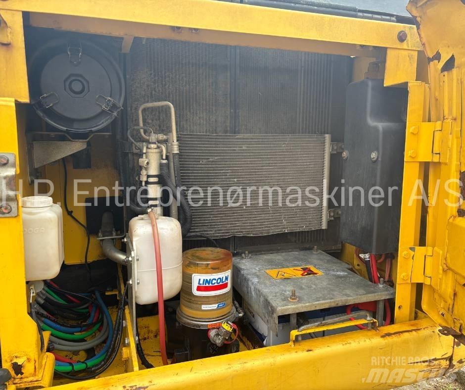 New Holland E 135 B Escavadoras de rastos