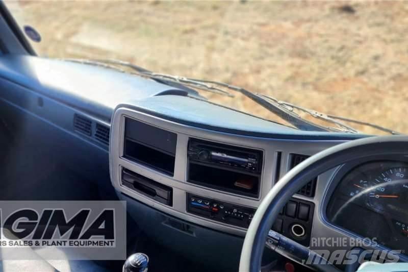 Nissan UD80 Outros Camiões