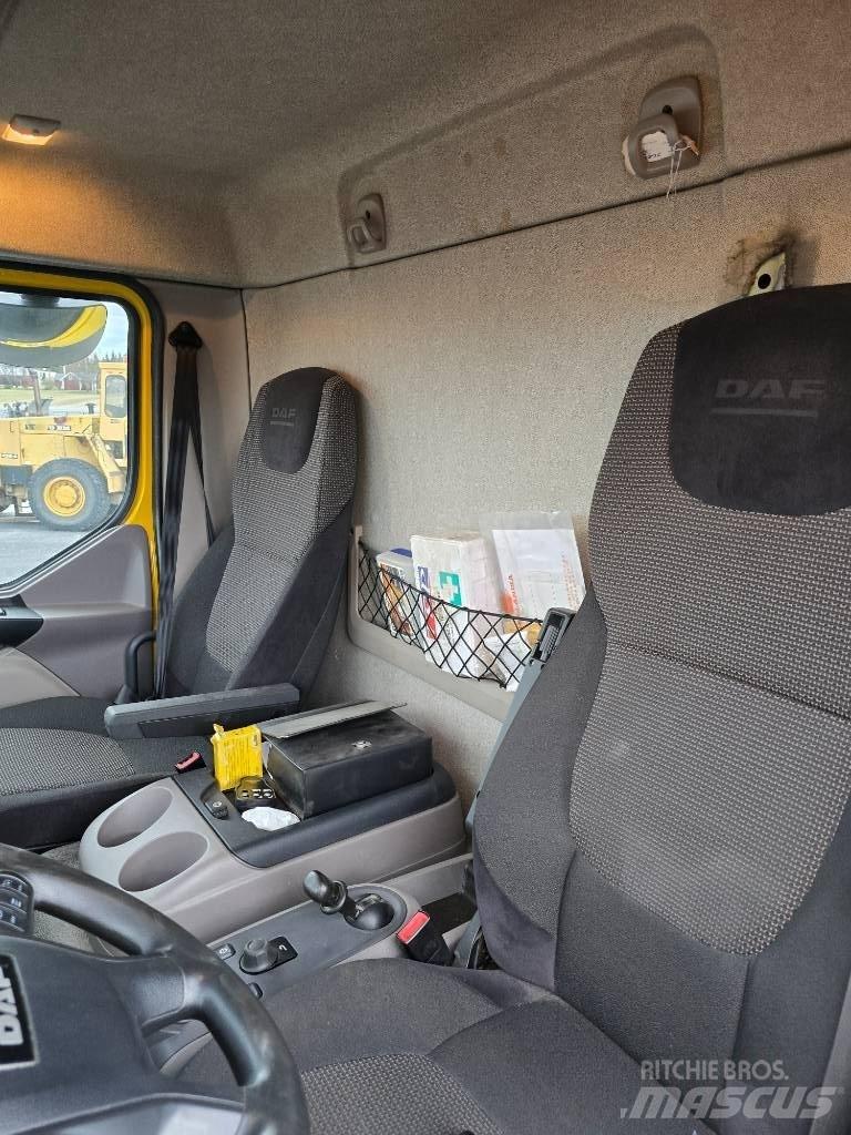 DAF LF 12.220 Camiões de caixa fechada