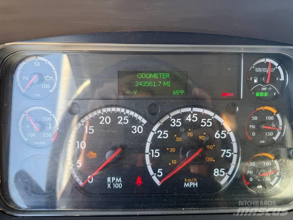 Freightliner M 106 Camiões de caixa fechada