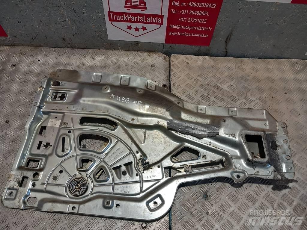 MAN TGM  81626456035 Cabines e interior