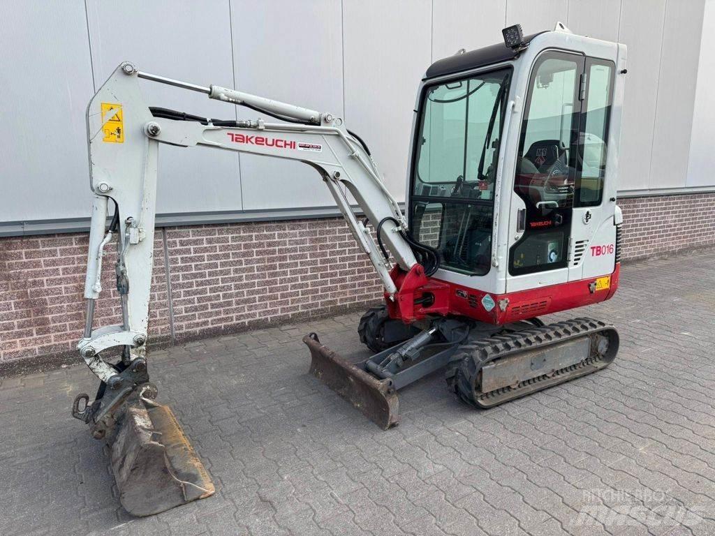 Takeuchi TB016 Mini Escavadoras <7t