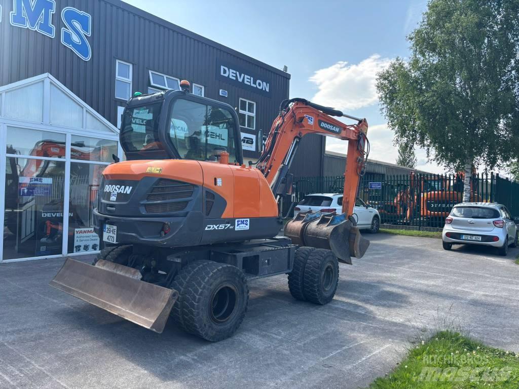 Doosan DX 57 W-5 Escavadoras de rodas