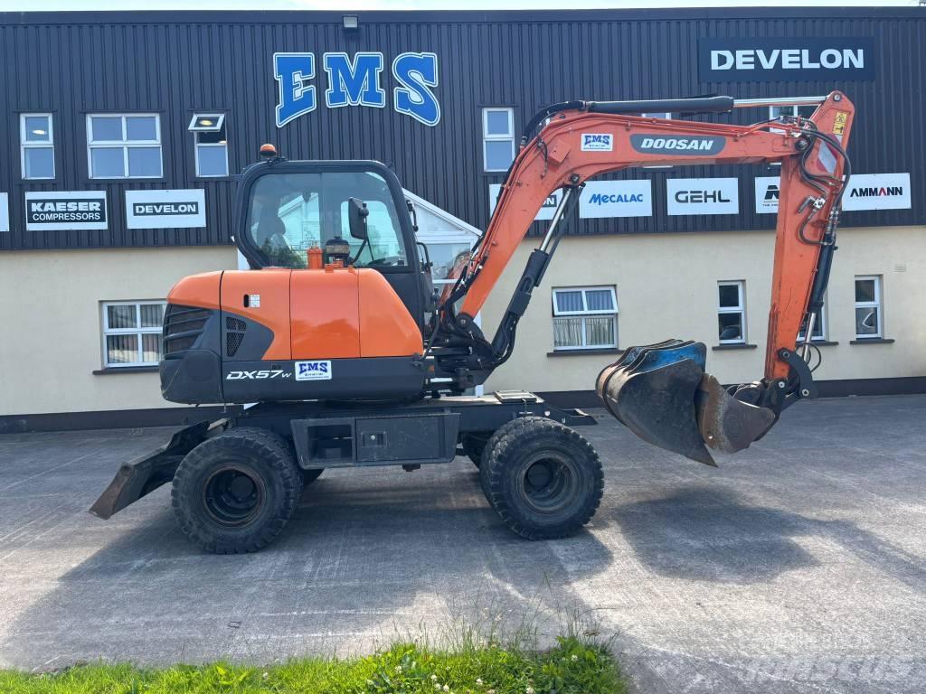 Doosan DX 57 W-5 Escavadoras de rodas