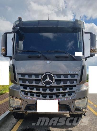 Mercedes-Benz 3951 Dumpers de obras