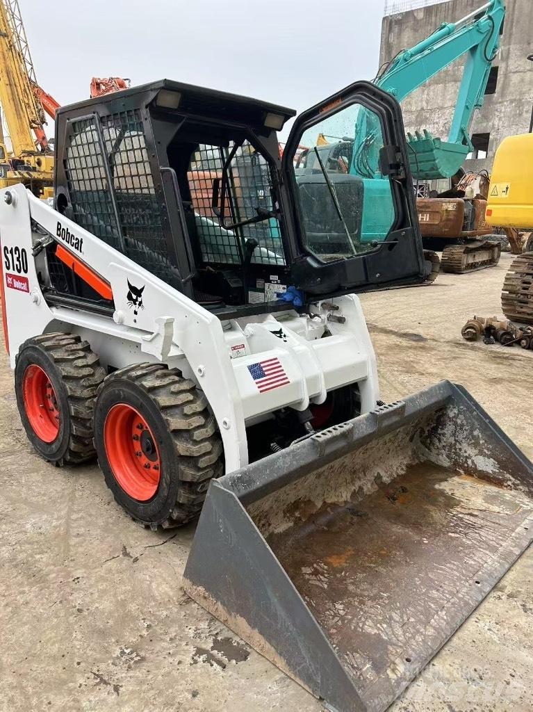 Bobcat S 130 Carregadoras de direcção deslizante
