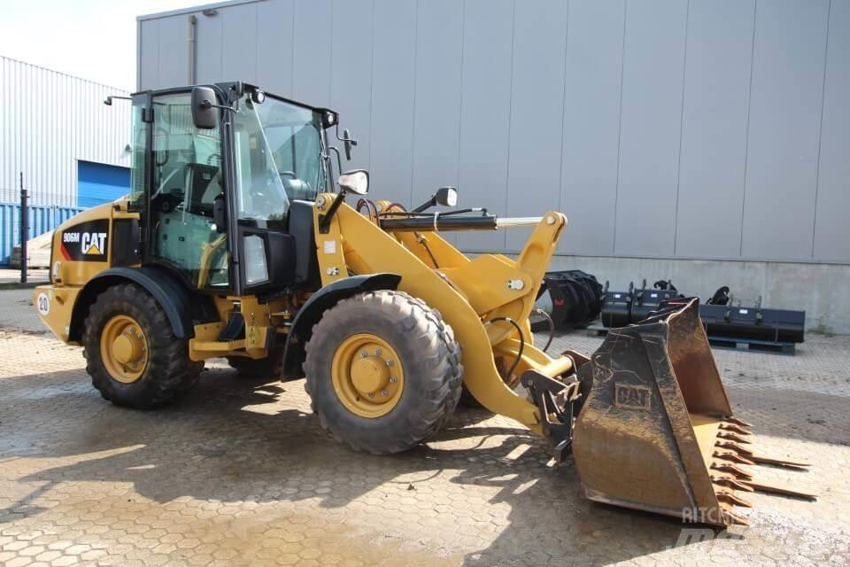 CAT 906M Pás carregadoras de rodas