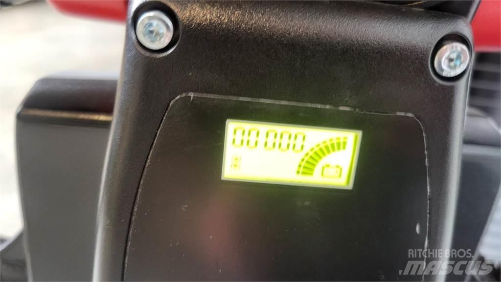  EST122 D2700 2023 Empilhador para operador externo