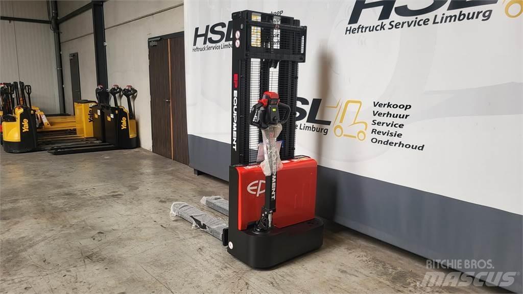  EST122 D2700 2023 Empilhador para operador externo
