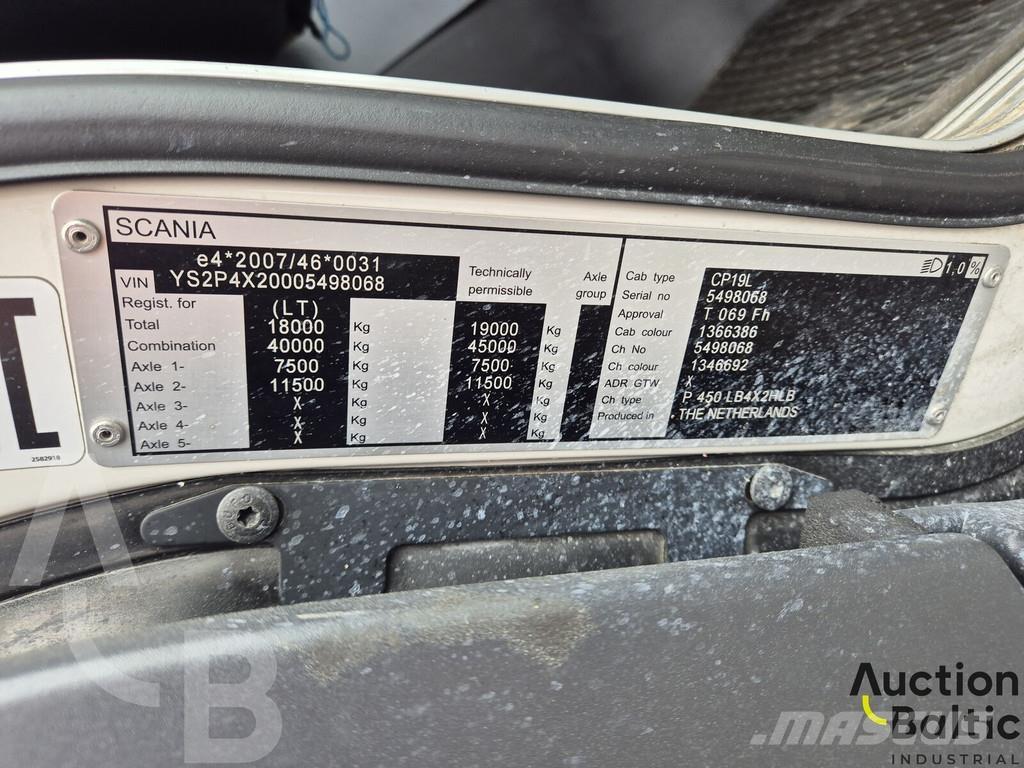 Scania P 450 Camiões de chassis e cabine