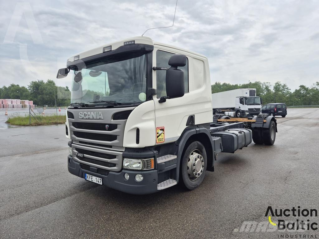 Scania P 450 Camiões de chassis e cabine