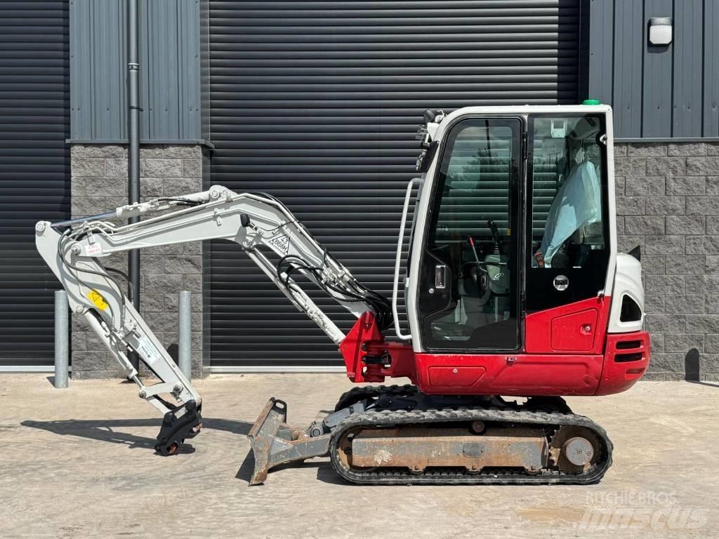 Takeuchi TB 230 Mini Escavadoras <7t