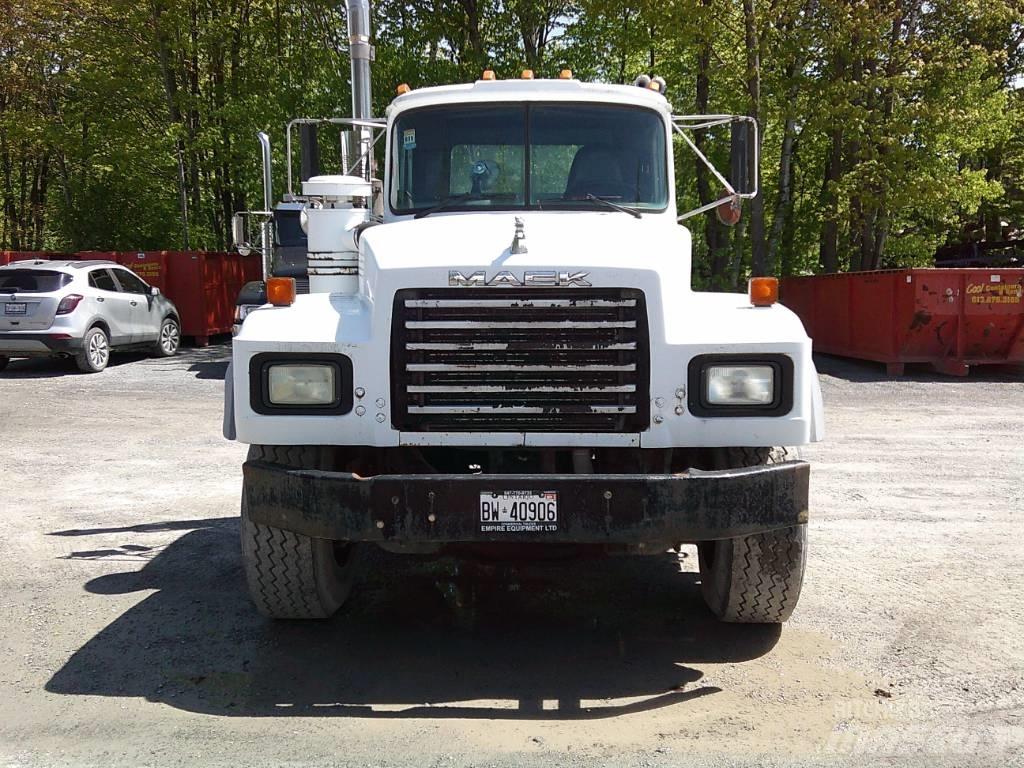 Mack RB 688 S Camiões de chassis e cabine