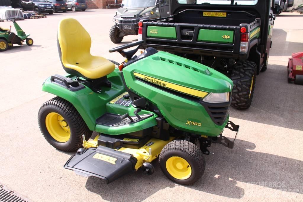 John Deere X 590 Corta-Relvas Riders