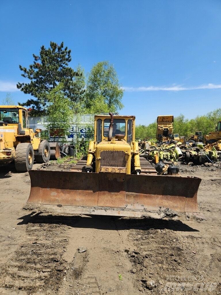 CAT D 6 Dozers - Tratores rastos