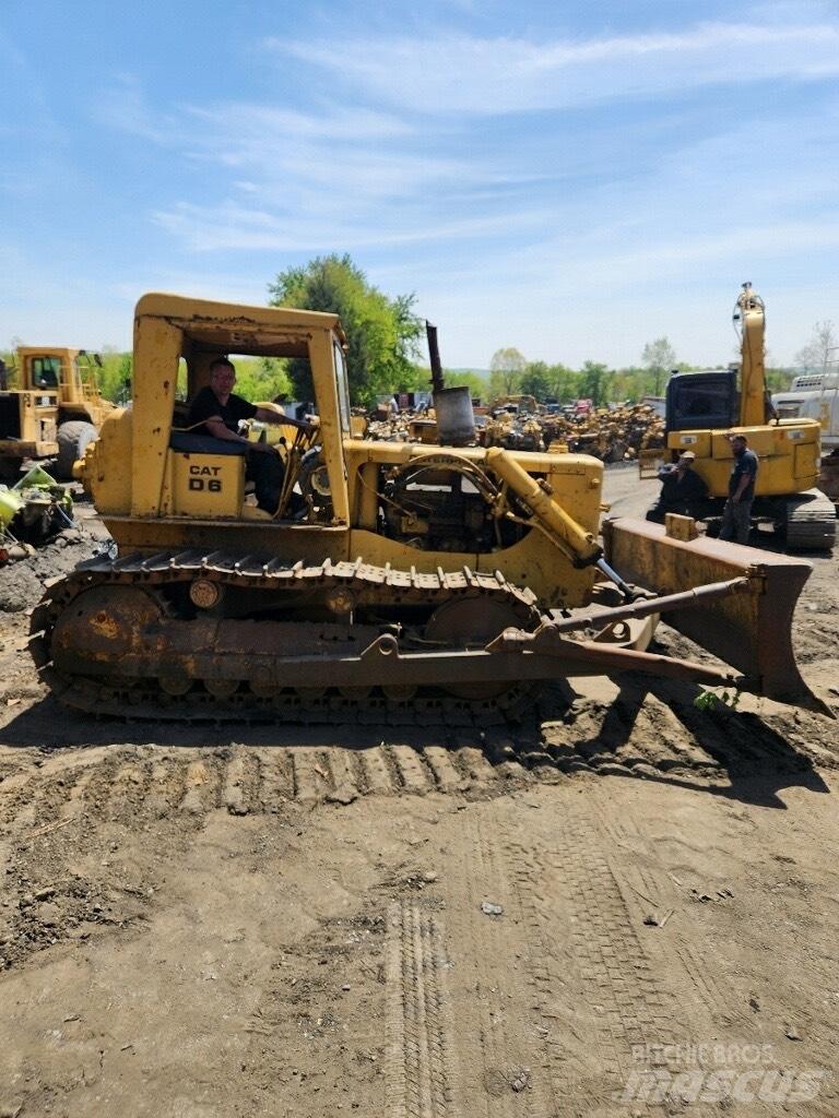 CAT D 6 Dozers - Tratores rastos