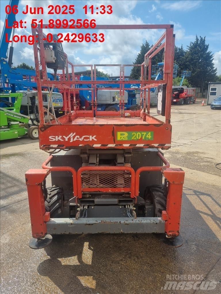 SkyJack SJ 6832 RT Elevadores de tesoura
