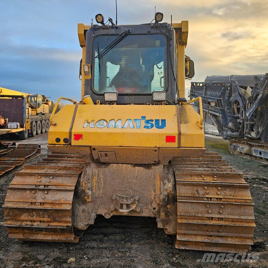 Komatsu D61PX-15F0 Dozers - Tratores rastos