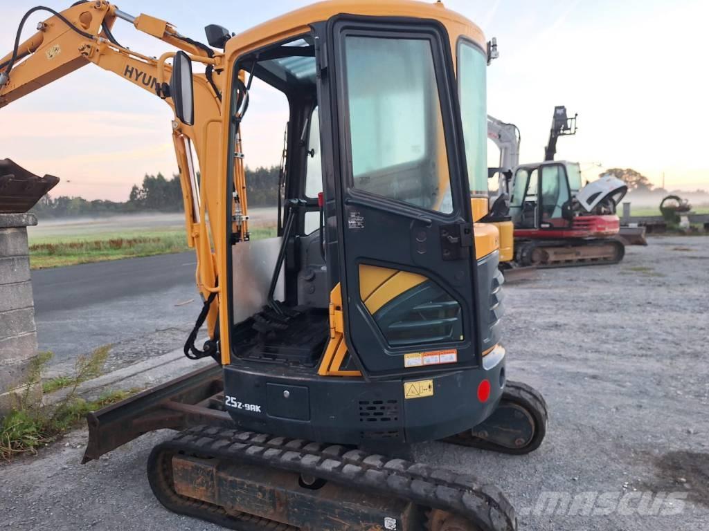 Hyundai 25 Z-9 AK Mini Escavadoras <7t