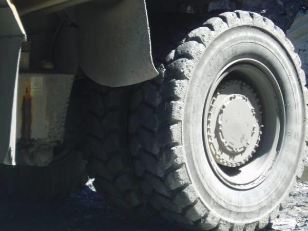 CAT 777 Camiőes dumper basculantes rígidos