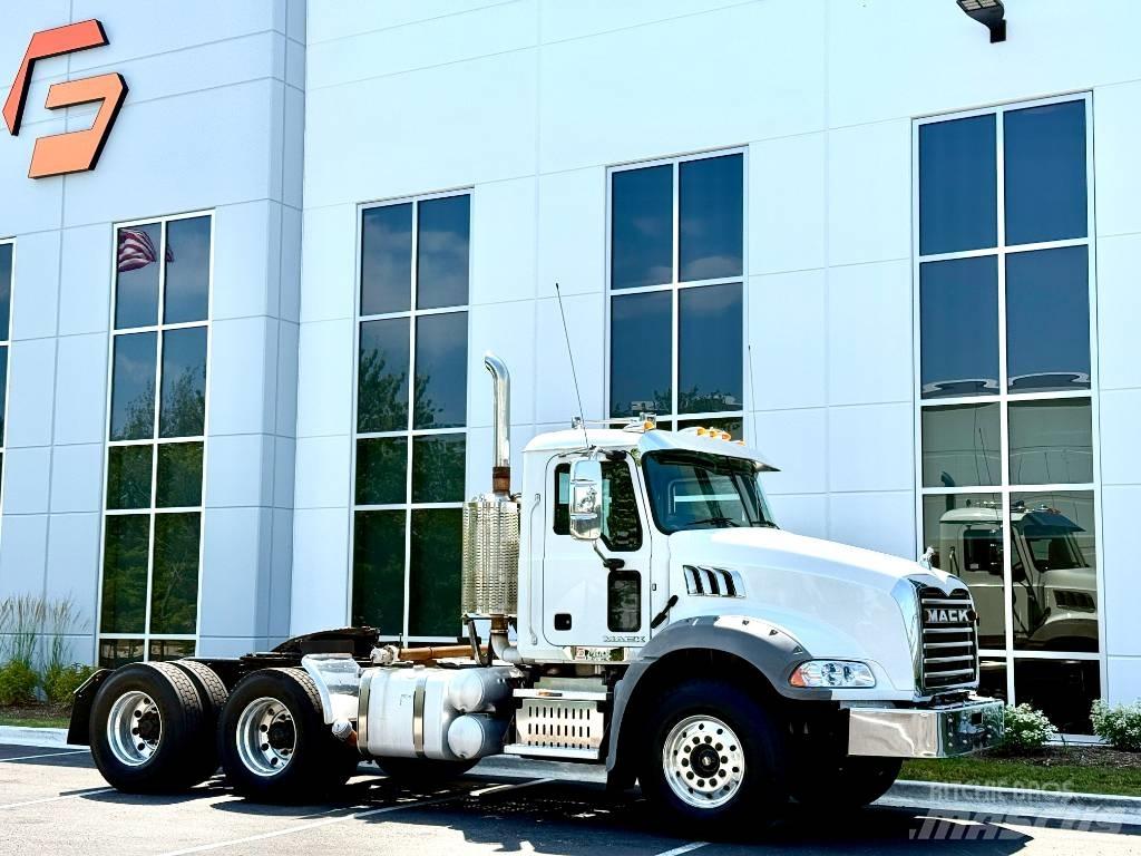 Mack GU 813 Tractores (camiões)