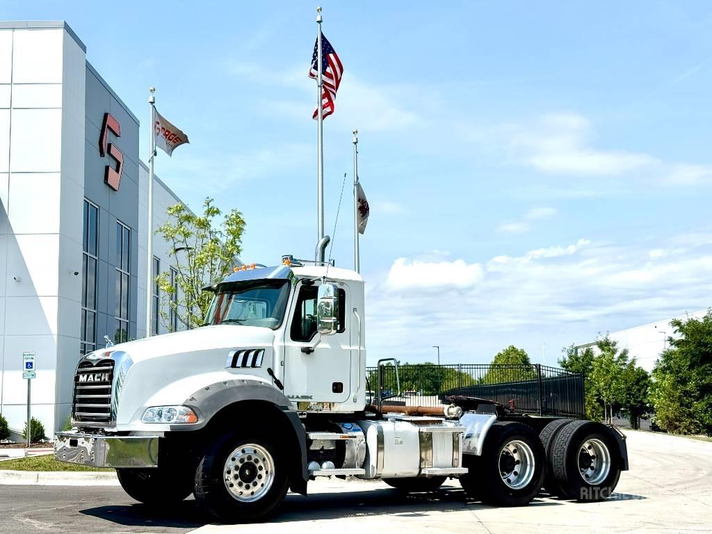 Mack GU 813 Tractores (camiões)