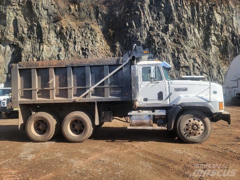 Mack CL 713 Camiões basculantes