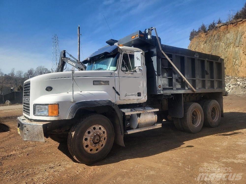 Mack CL 713 Camiões basculantes