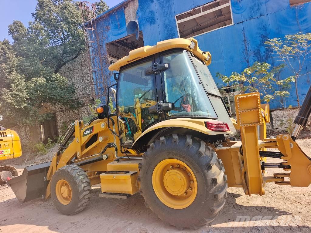 CAT 420F  NEW MACHINE Retroescavadoras