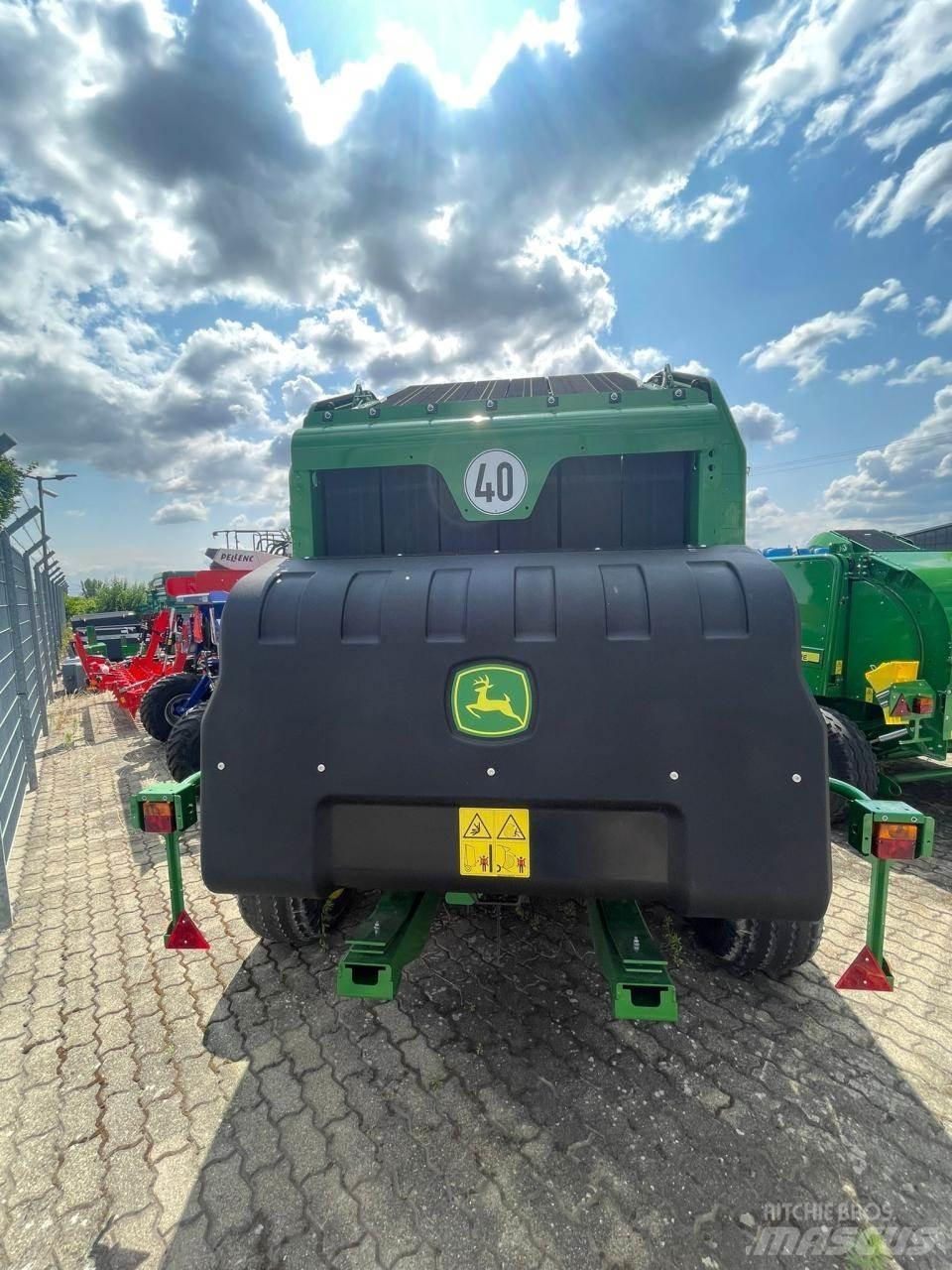 John Deere V451G Enfardadeira de rolos