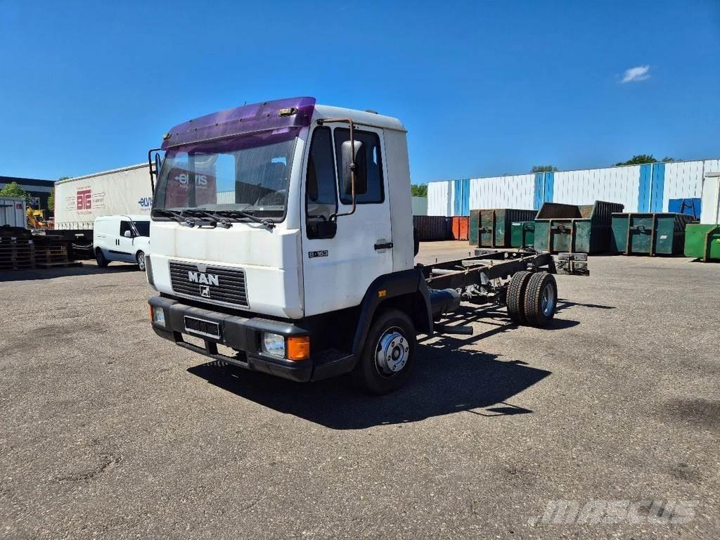 MAN LE 2000 Camiões de chassis e cabine