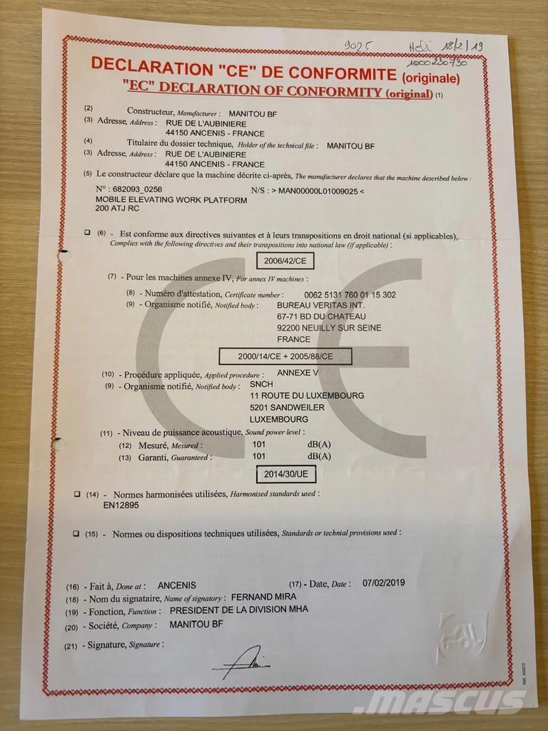 Manitou 200 ATJ Elevadores braços articulados