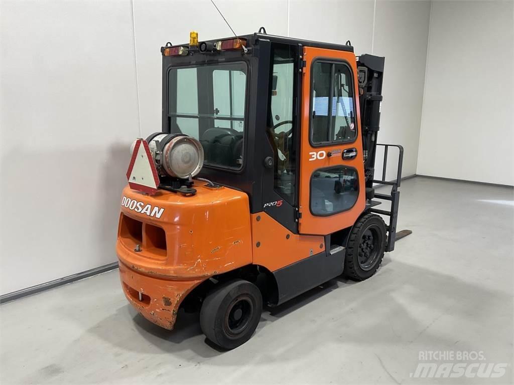 Doosan G30E-5 Empilhadores a gás