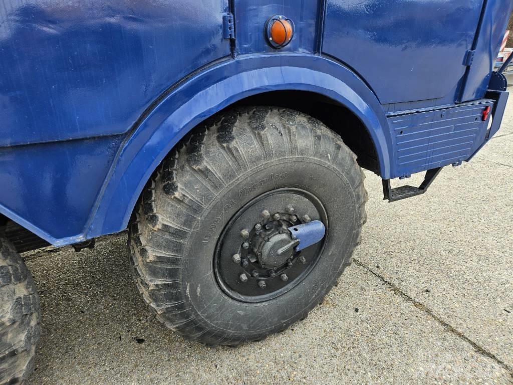 Tatra 813 8x8 KOLOS Camiões de chassis e cabine
