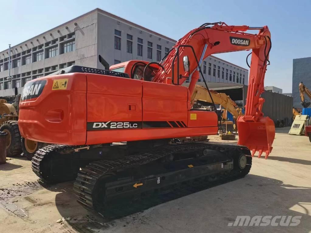 Doosan DX 225 Escavadoras de rastos